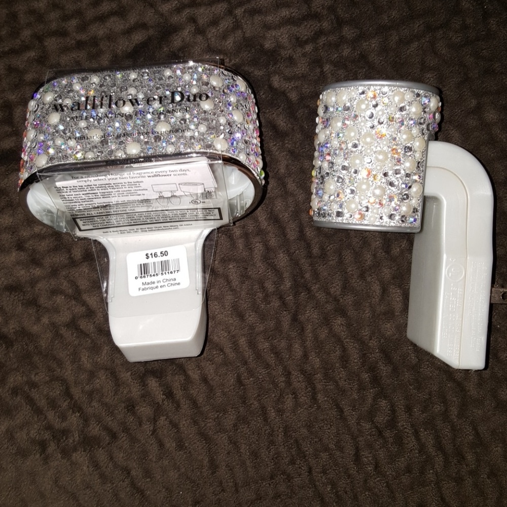 Bbw pearl rhinestone wallflower